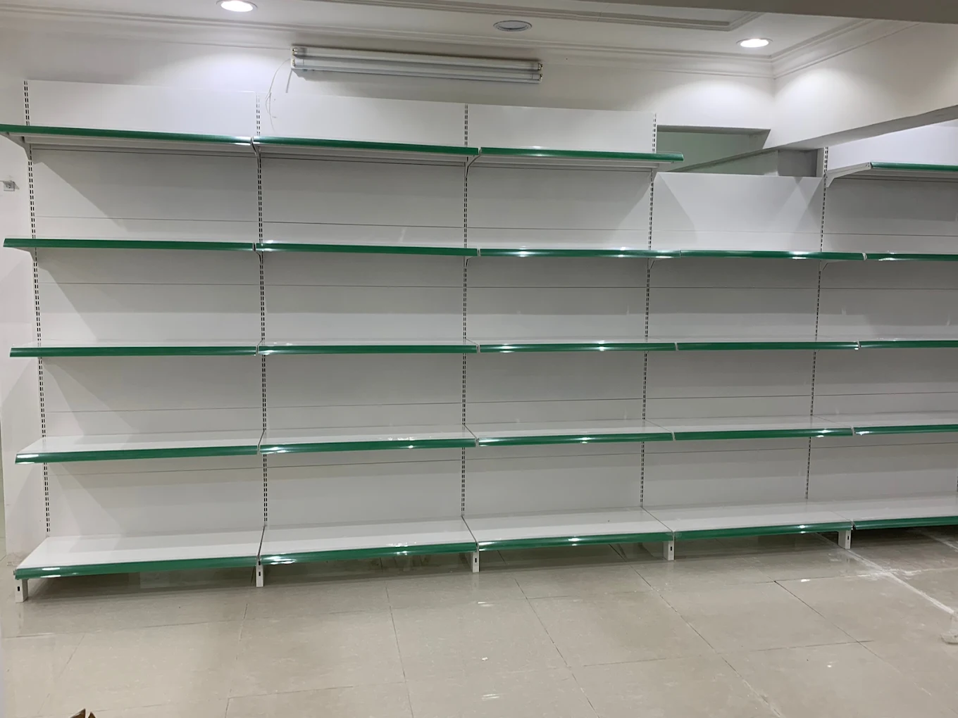 رفوف جندول حائطية خضراء