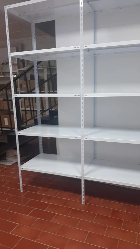 رفوف تخزين منزلية بيضاء - Home storage shelves